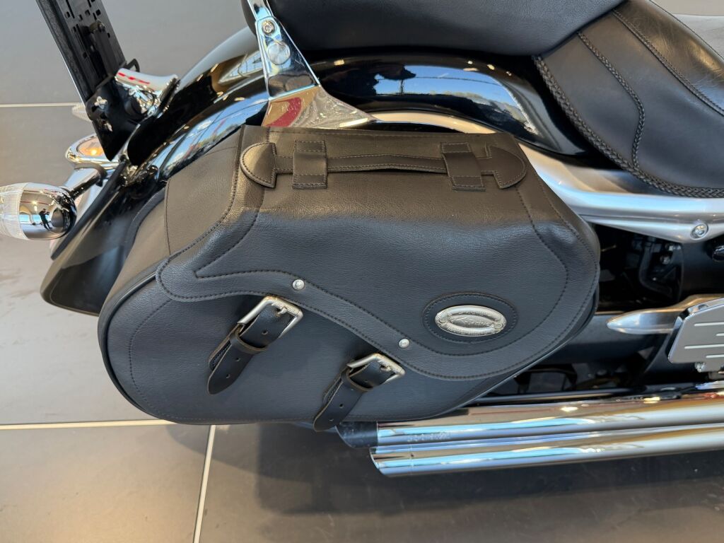 Yamaha XV 2011 Musta