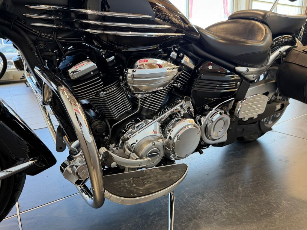 Yamaha XV 2011 Musta