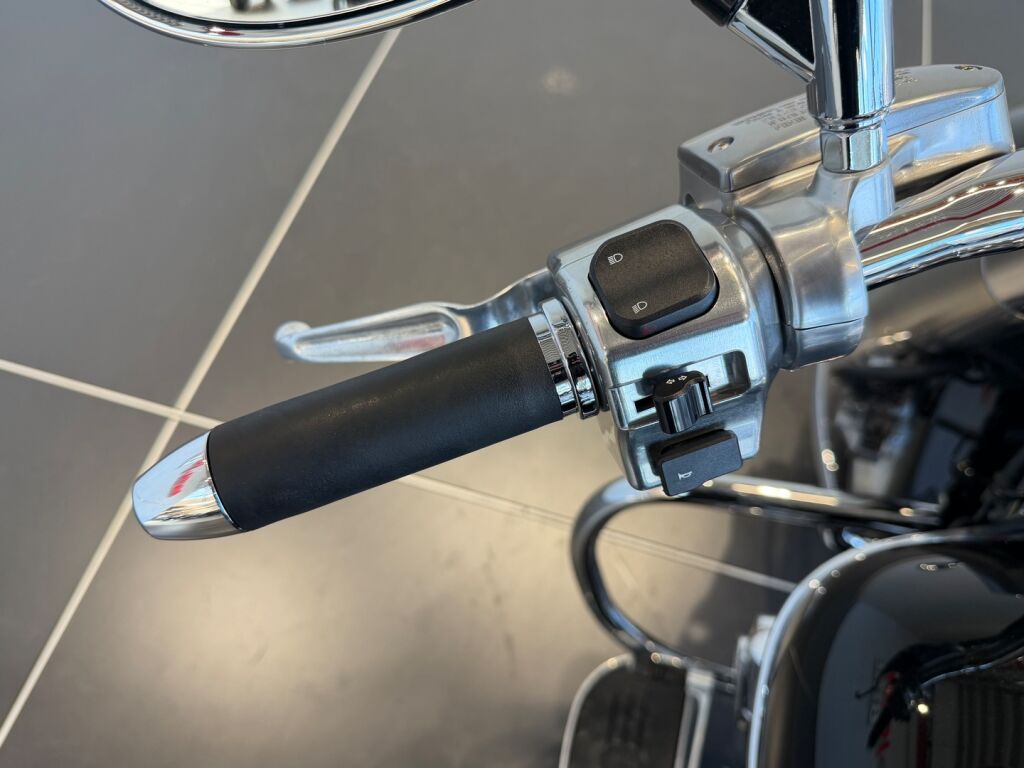Yamaha XV 2011 Musta