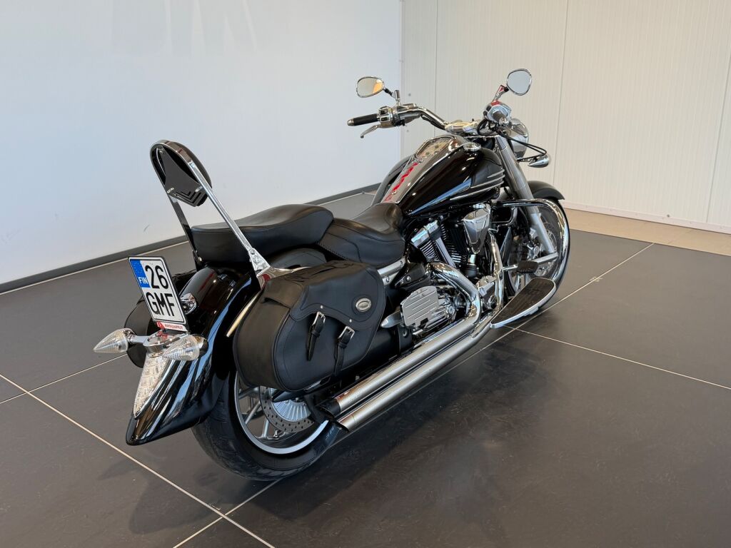 Yamaha XV 2011 Musta