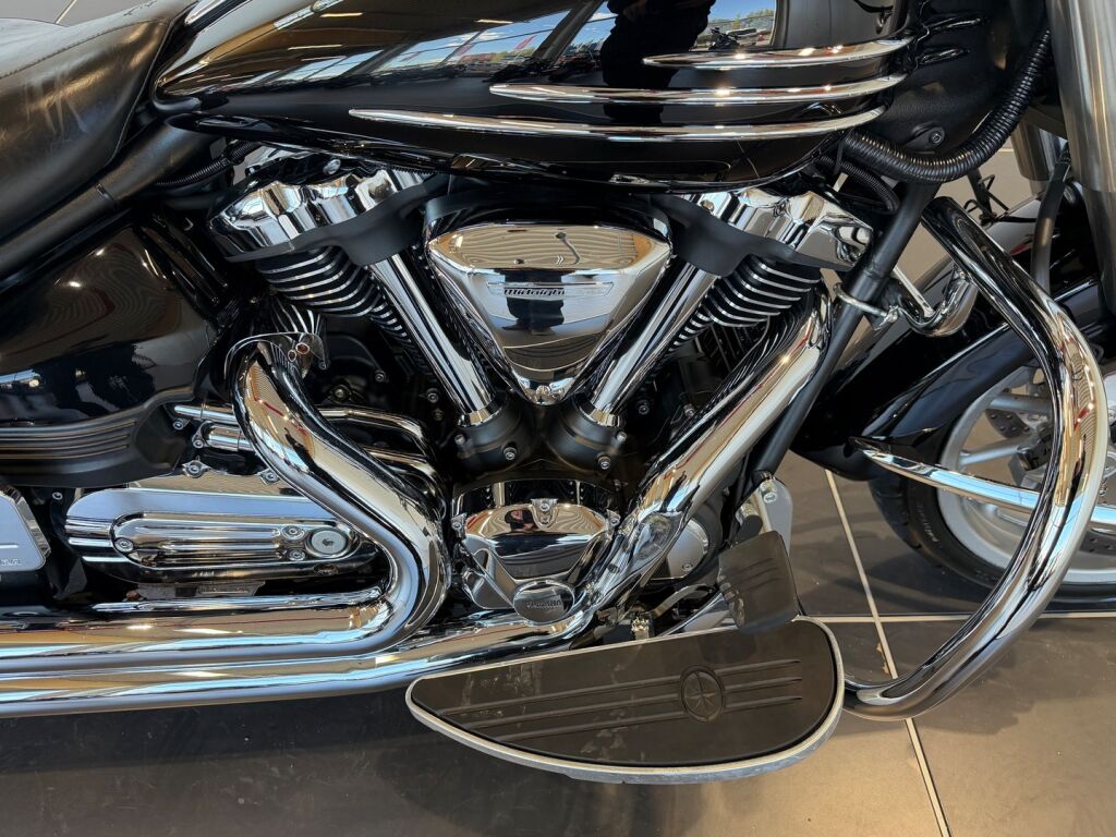 Yamaha XV 2011 Musta