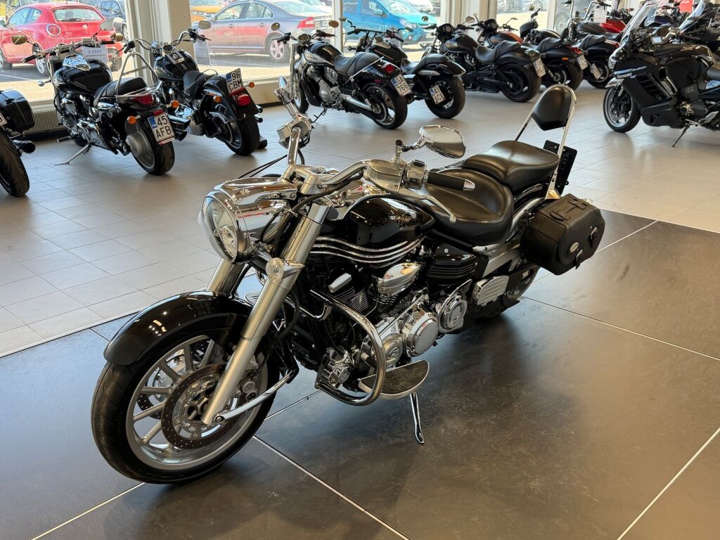 Yamaha XV 2011 Musta