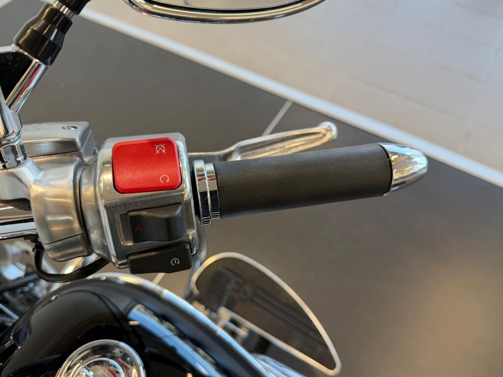 Yamaha XV 2011 Musta