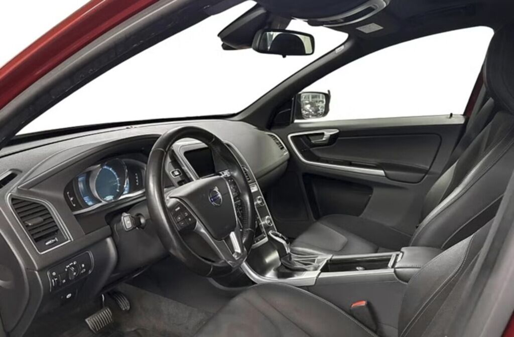 Volvo XC60 2016 Punainen (Flamenco Red)