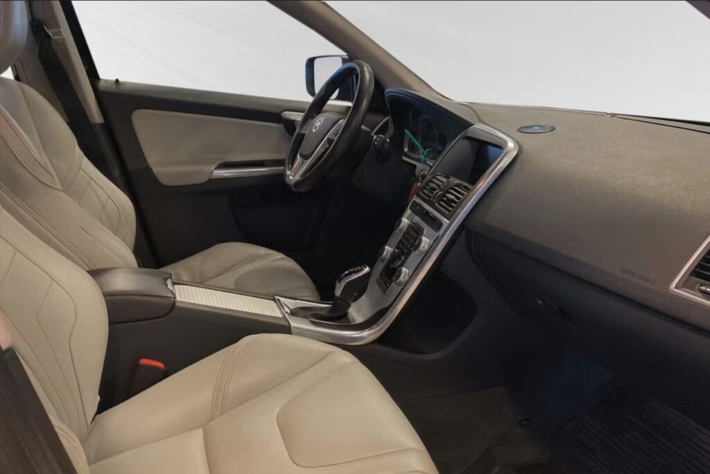 Volvo XC60 2016 Musta