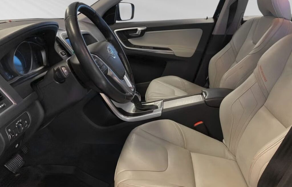 Volvo XC60 2016 Musta