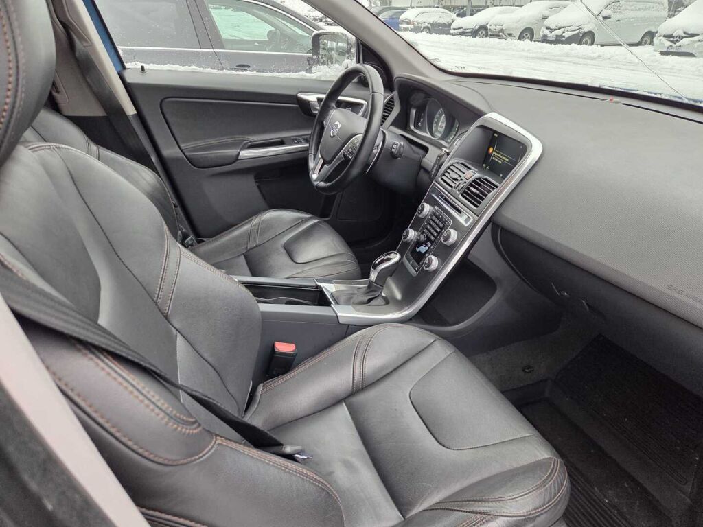 Volvo XC60 2016 Sininen