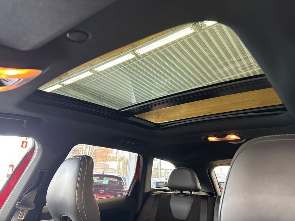 Volvo XC60 2016 Punainen (Passion Red)