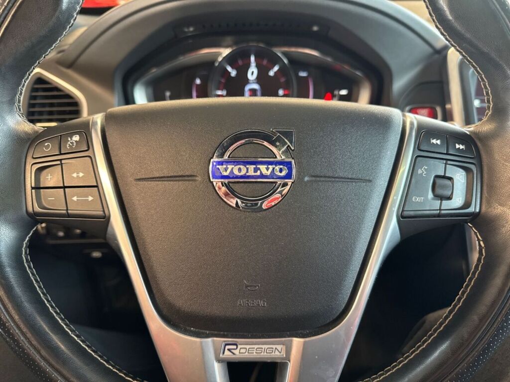 Volvo XC60 2016 Punainen (Passion Red)