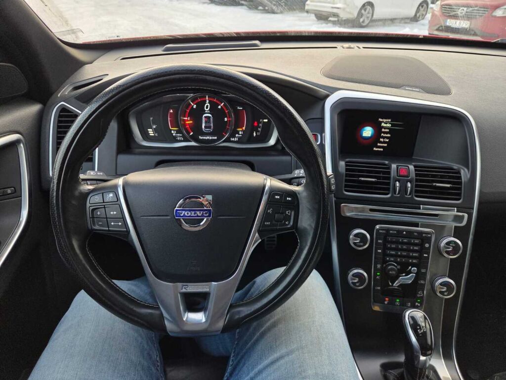 Volvo XC60 2016 Punainen (Passion Red)