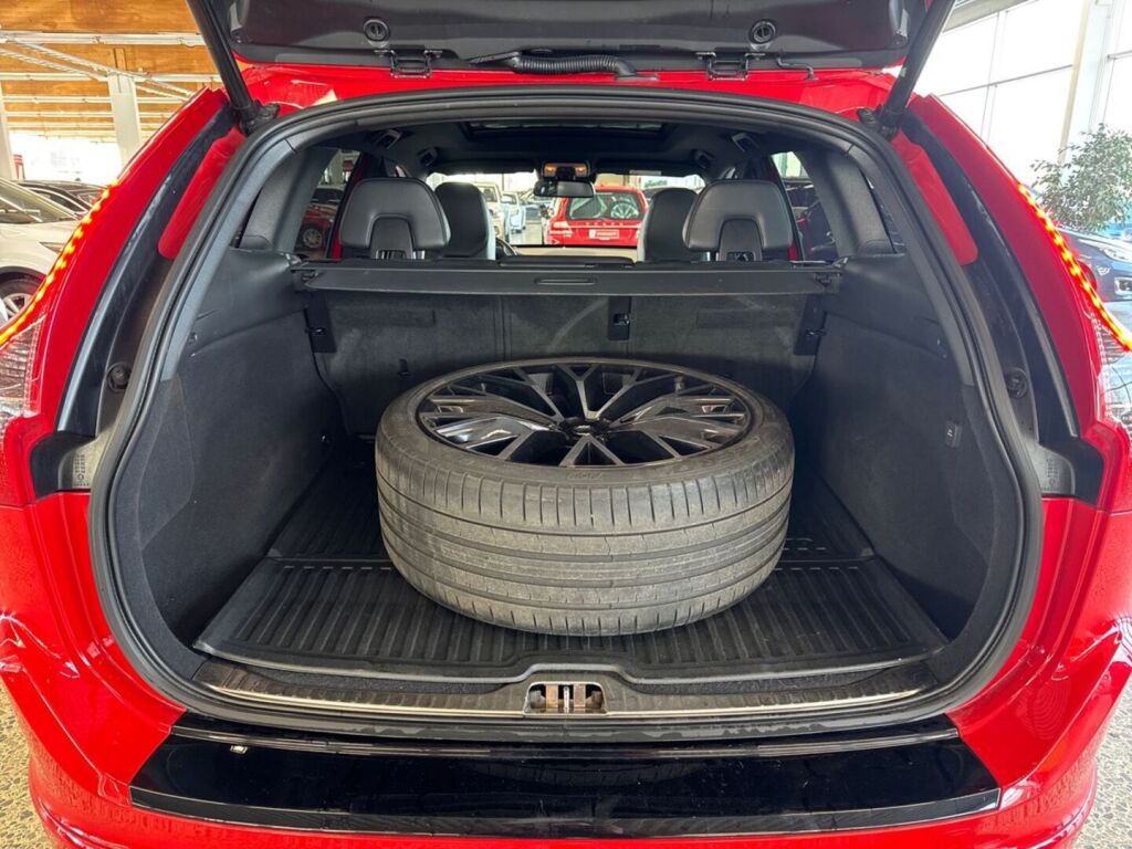 Volvo XC60 2016 Punainen (Passion Red)