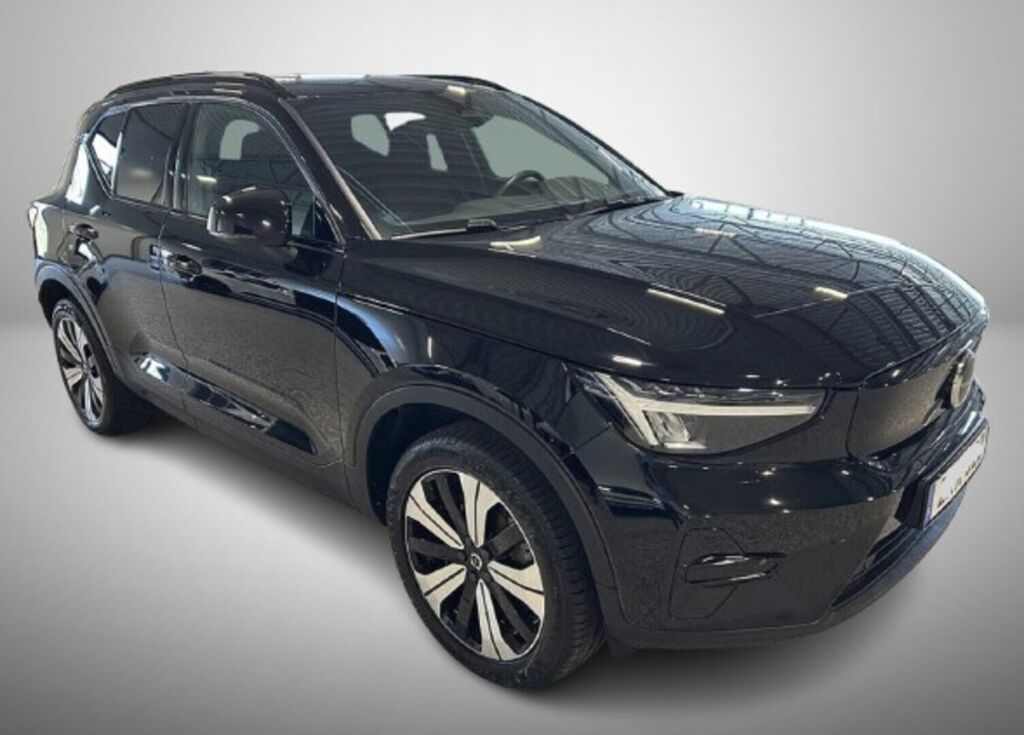 Volvo XC40 2023 Musta