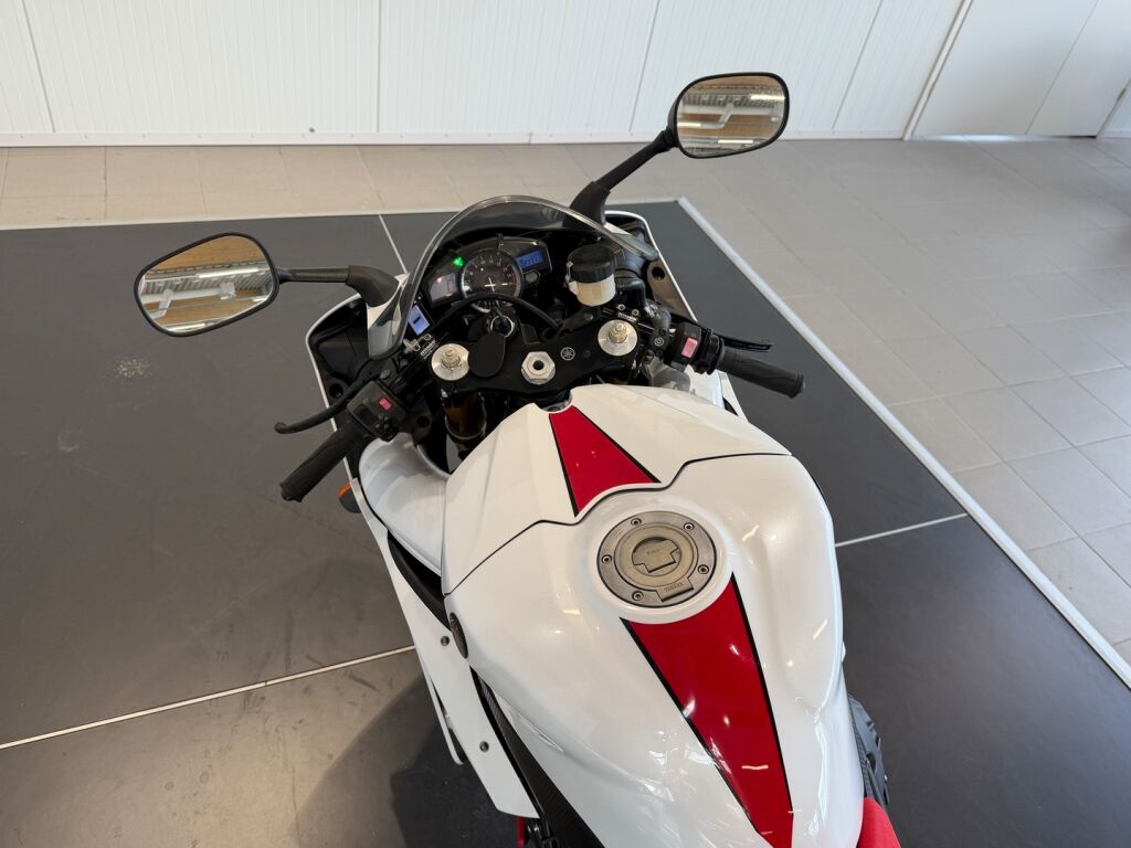 Yamaha YZF-R1 2009 Valkoinen