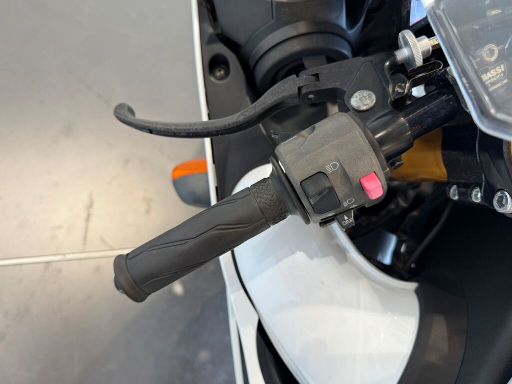 Yamaha YZF-R1 2009 Valkoinen