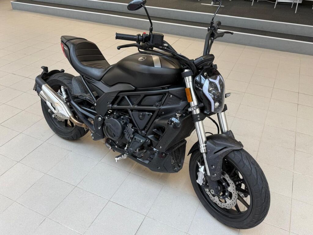 Benelli 502 CRUISER 2023 