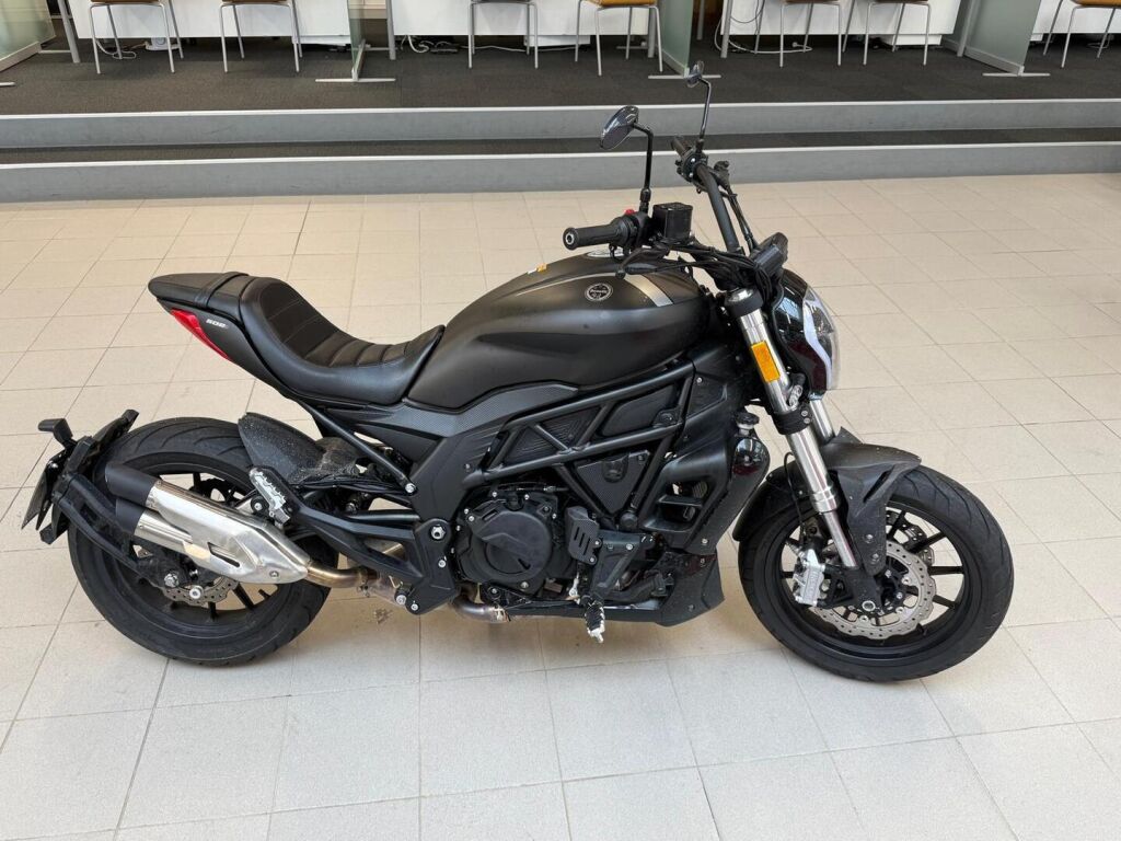 Benelli 502 CRUISER 2023 