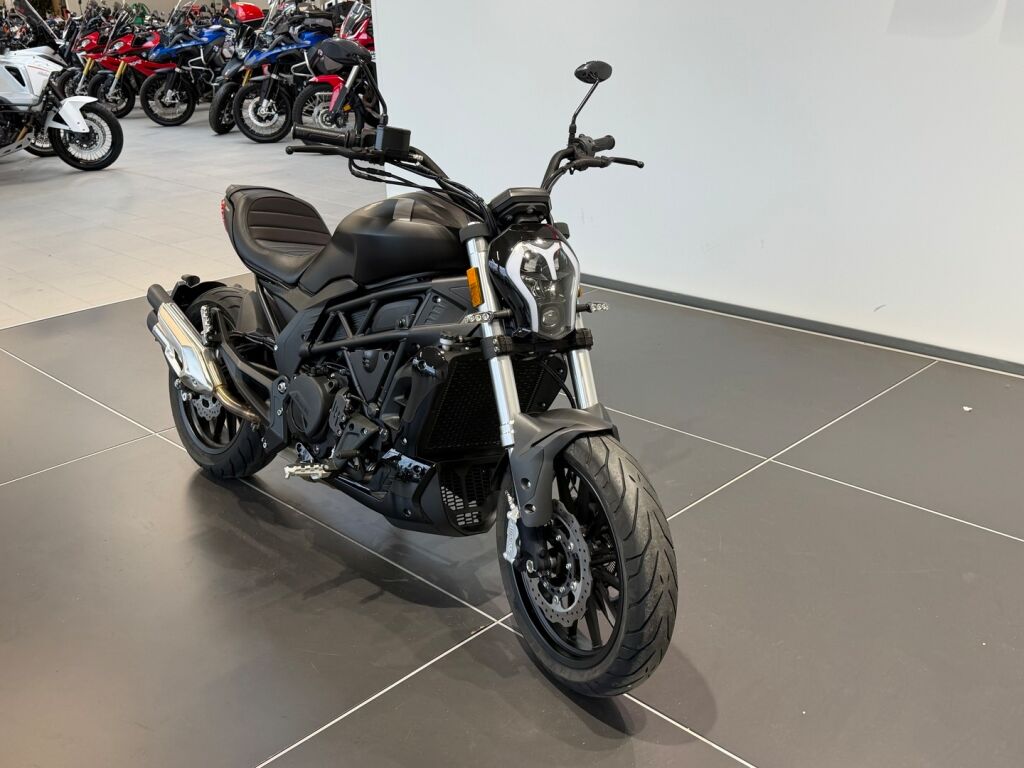 Benelli 502 CRUISER 2023 