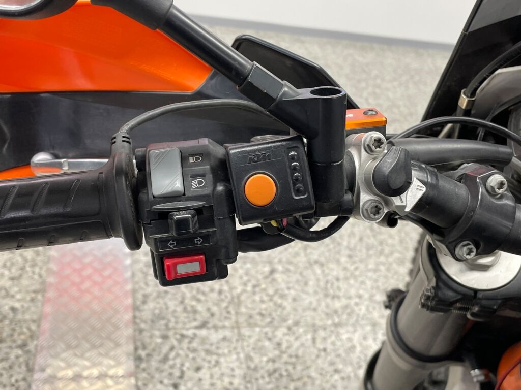 Ktm 690 2015 Oranssi