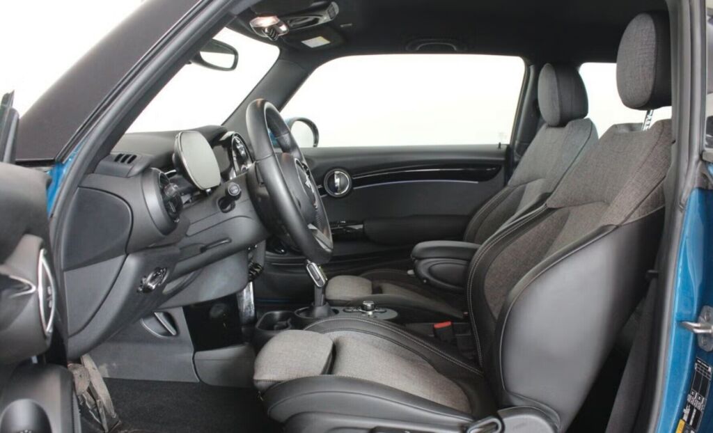 Mini Hatchback 2023 Sininen