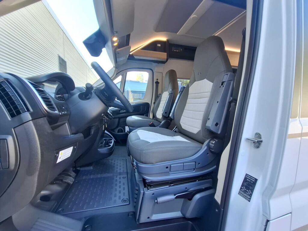 Adria TWIN 540 SPB 2025 Valkoinen