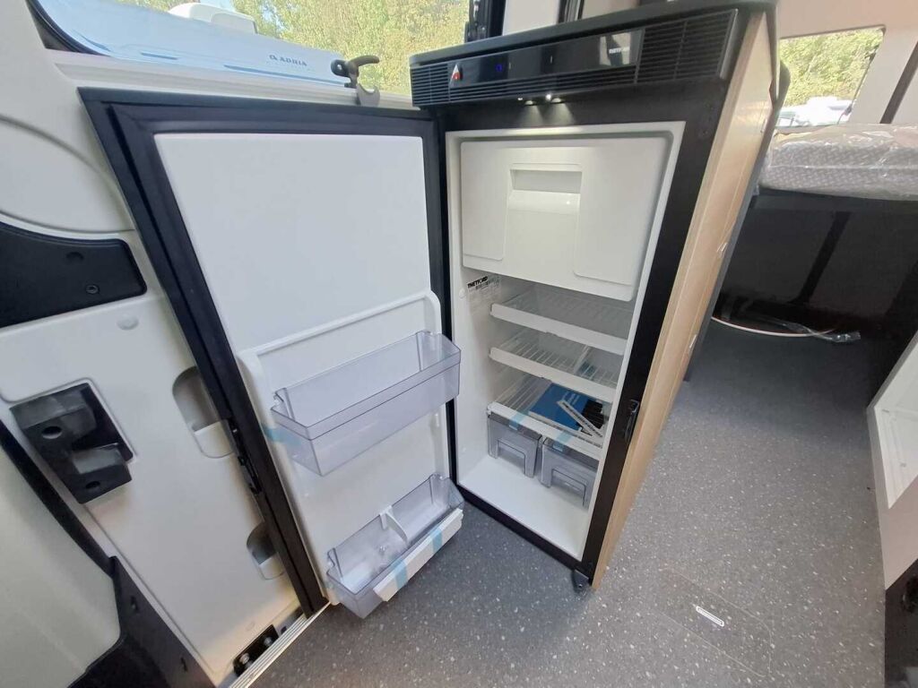 Adria TWIN 540 SPB 2025 Valkoinen