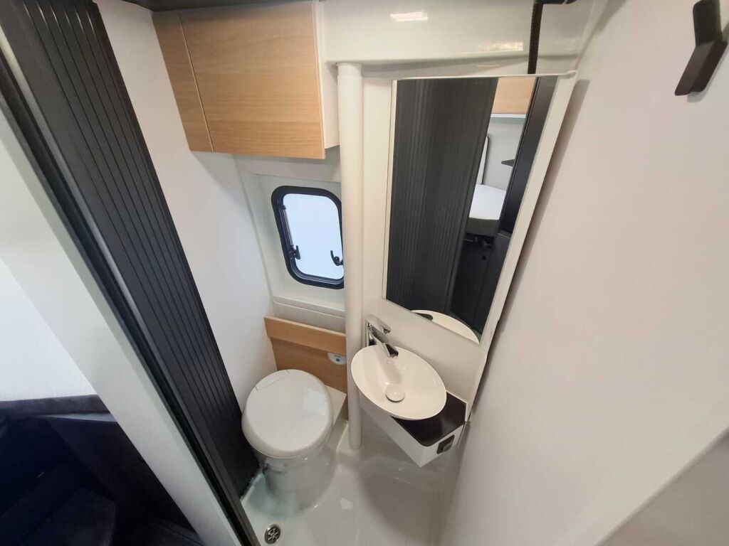 Adria TWIN 640 SLB 2025 Valkoinen