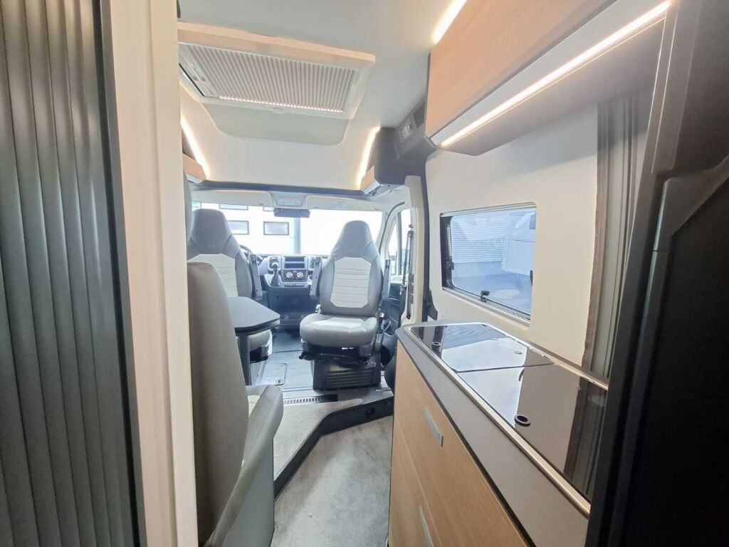 Adria TWIN 640 SLB 2025 Valkoinen