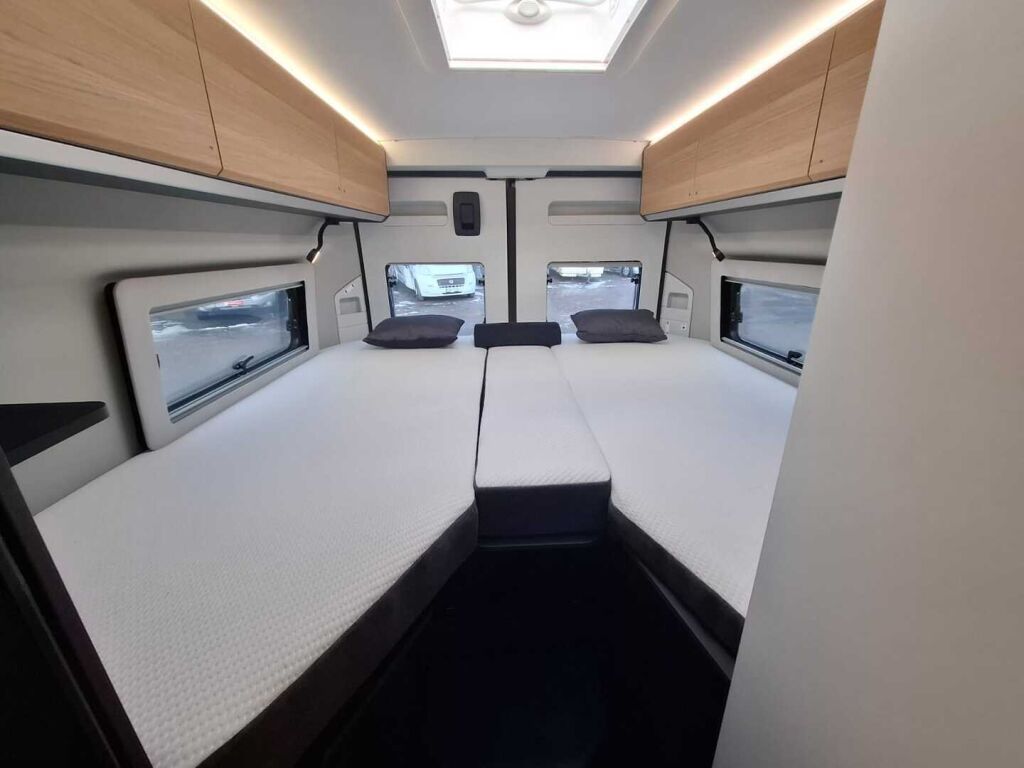 Adria TWIN 640 SLB 2025 Valkoinen