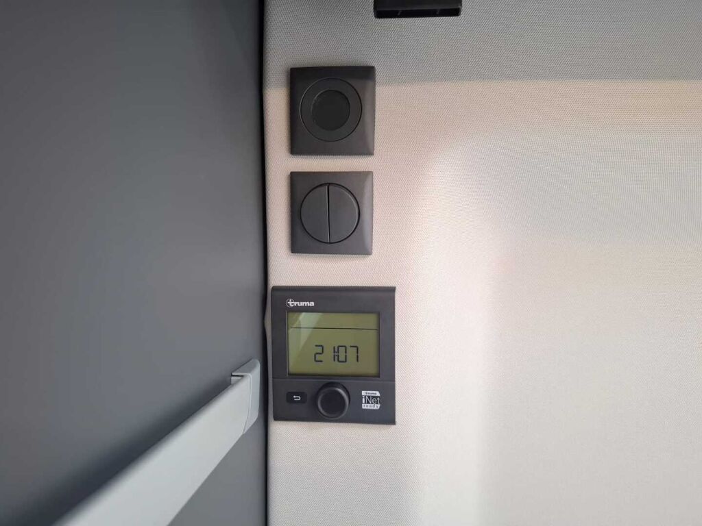 Adria TWIN 640 SLB 2025 Valkoinen