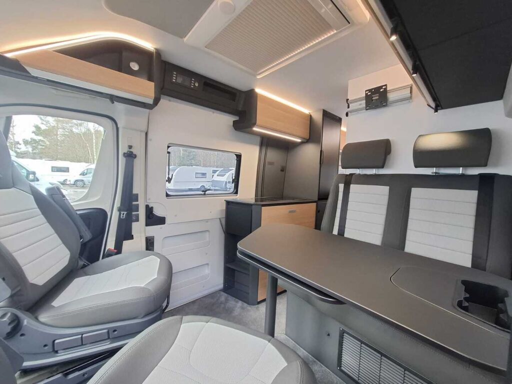 Adria TWIN 640 SLB 2025 Valkoinen