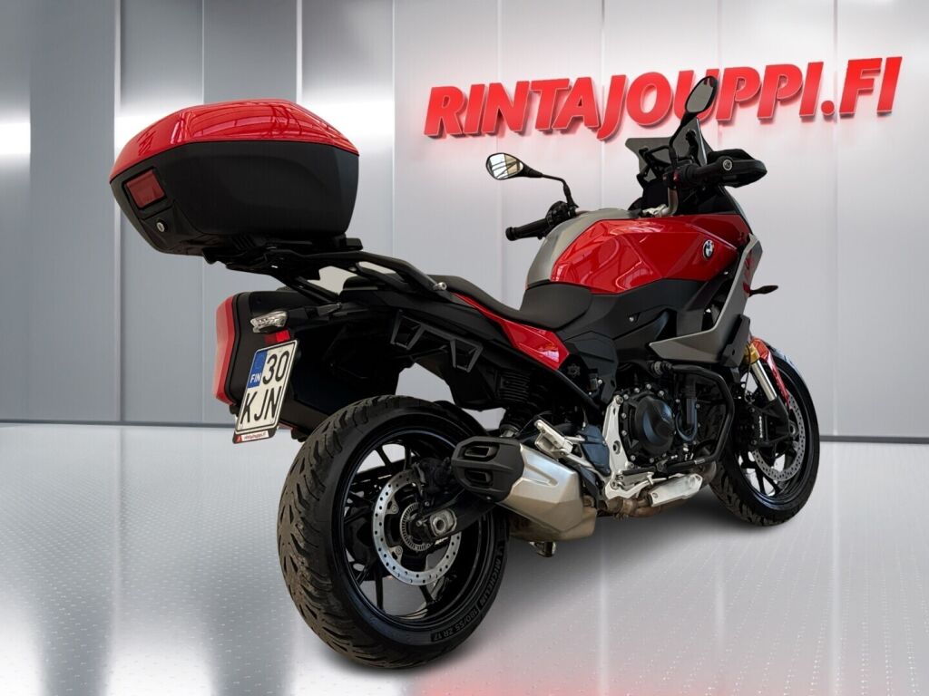 BMW F 2022 Punainen
