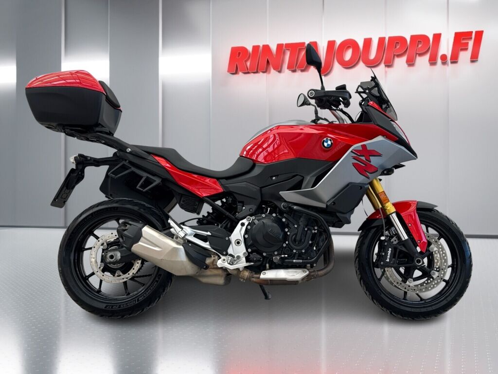 BMW F 2022 Punainen