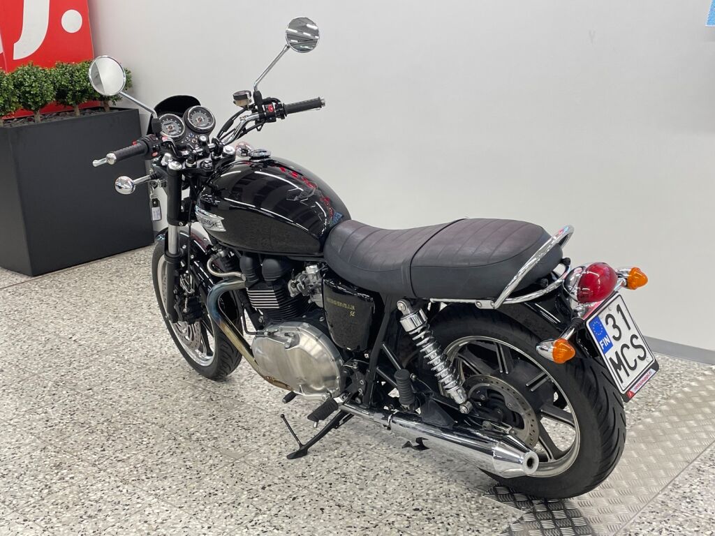Triumph BONNEVILLE 2011 
