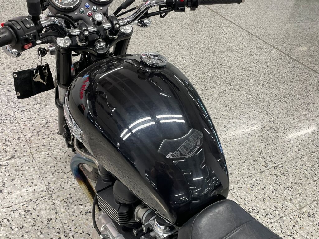 Triumph BONNEVILLE 2011 
