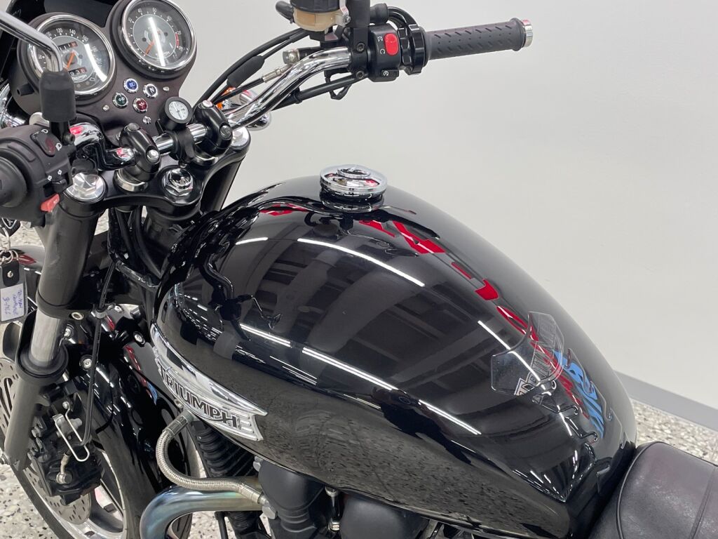 Triumph BONNEVILLE 2011 