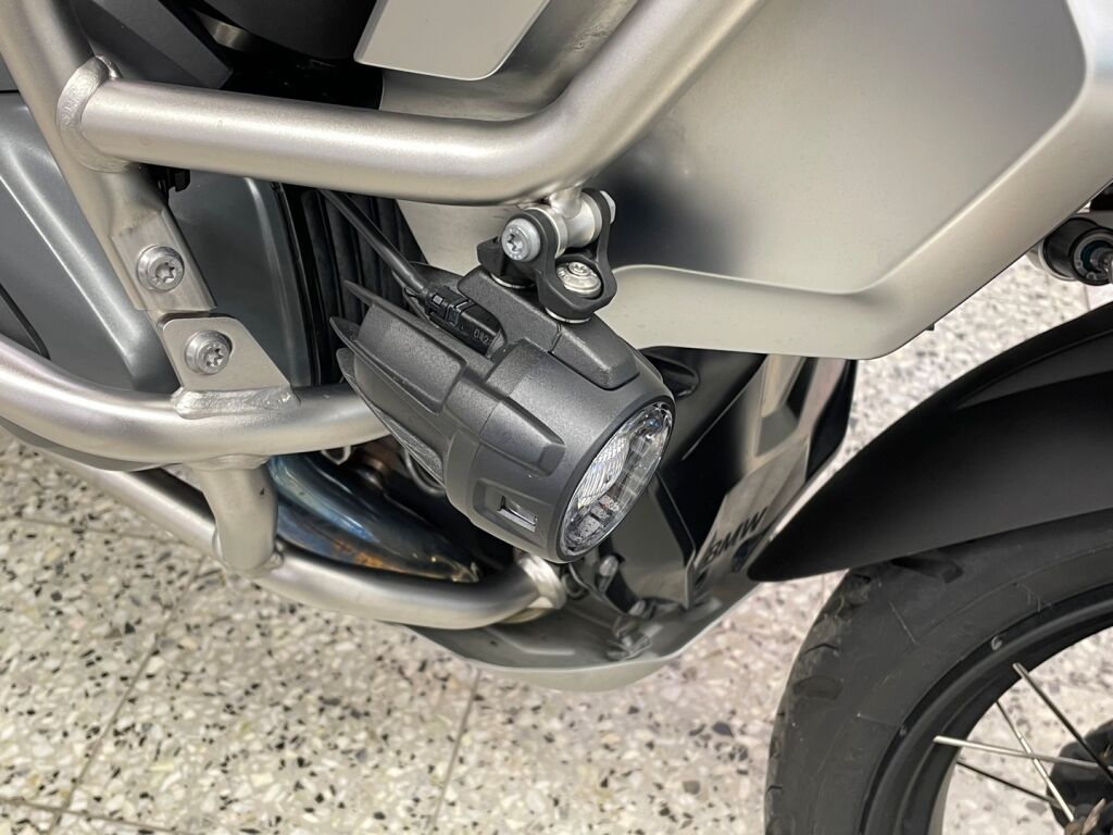 BMW R 2023 Musta