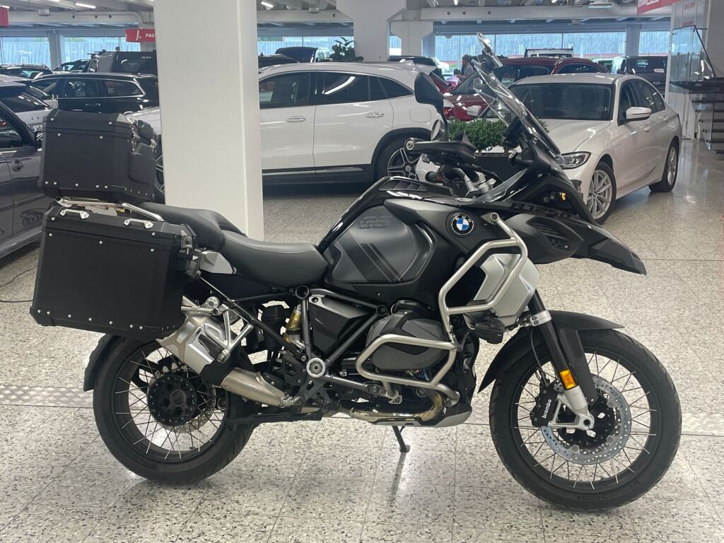 BMW R 2023 Musta