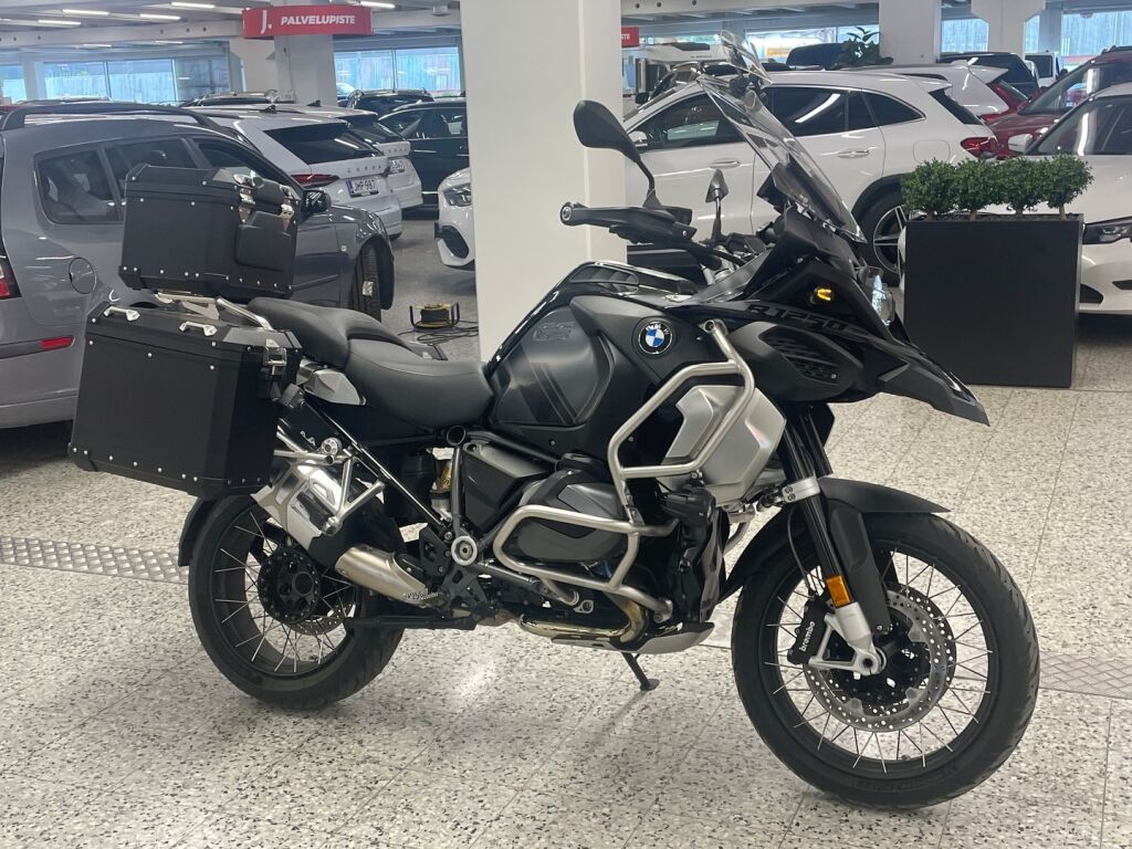 BMW R 2023 Musta