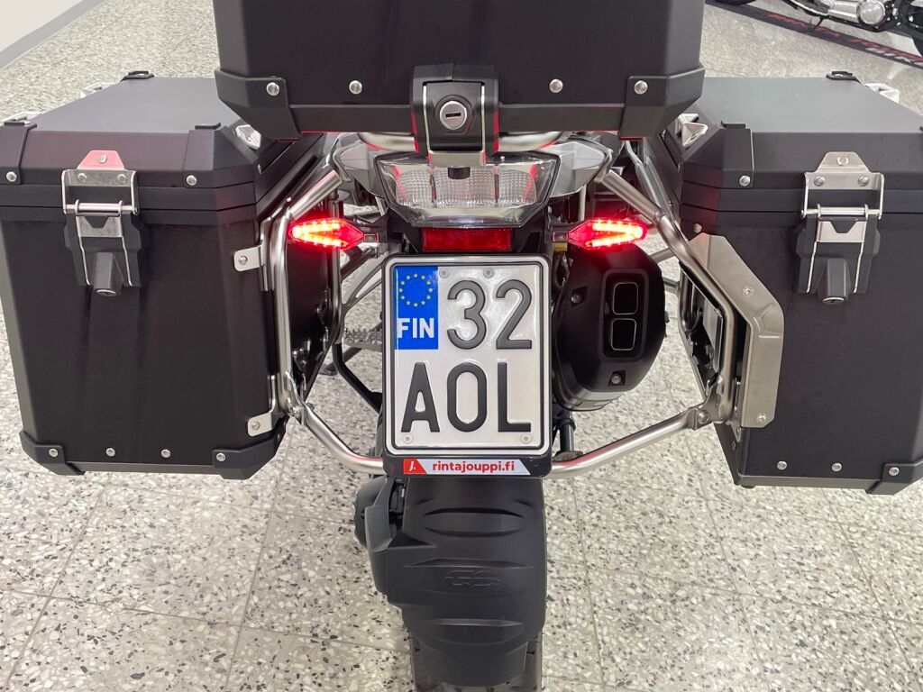 BMW R 2023 Musta