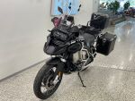 BMW R 2023 Musta