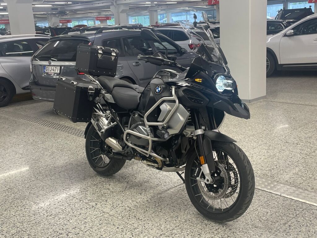 BMW R 2023 Musta