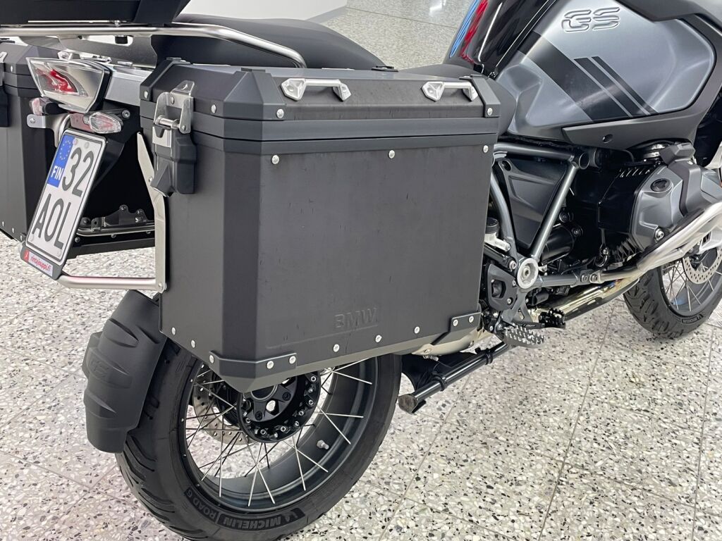 BMW R 2023 Musta