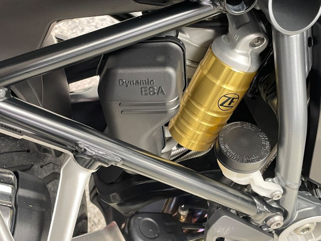 BMW R 2023 Musta