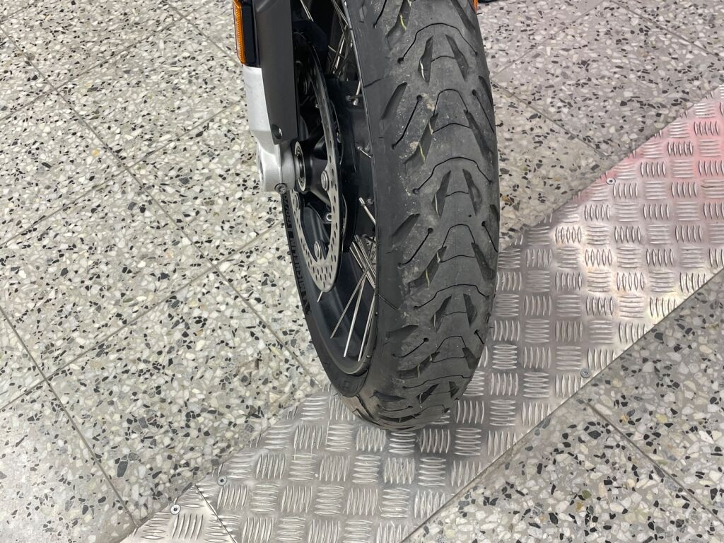 BMW R 2023 Musta