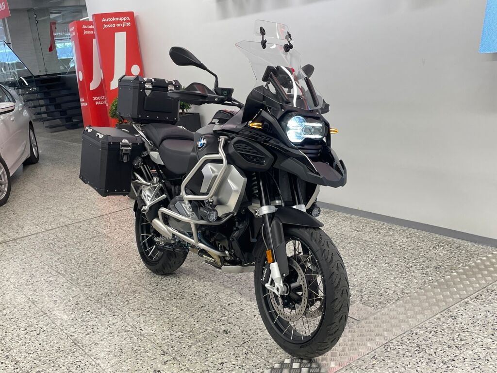 BMW R 2023 Musta