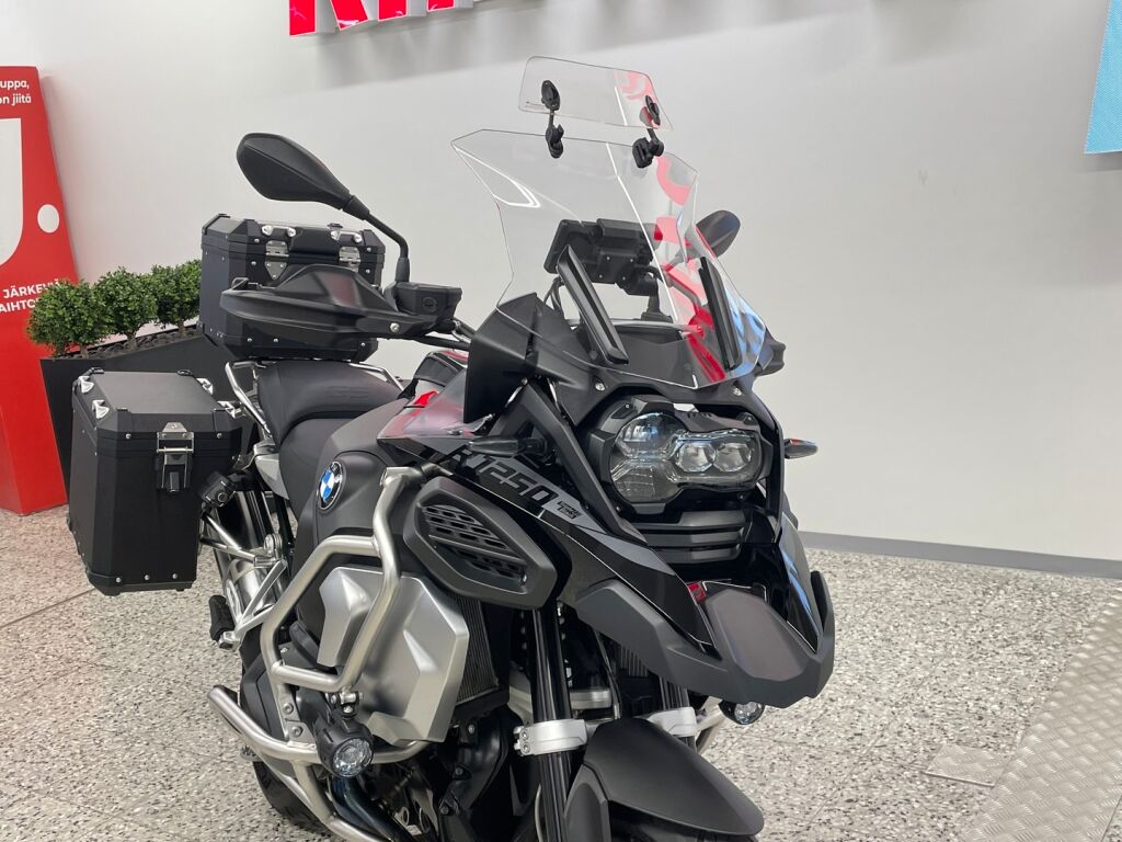 BMW R 2023 Musta