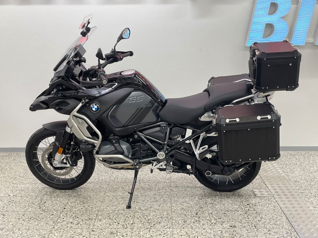 BMW R 2023 Musta