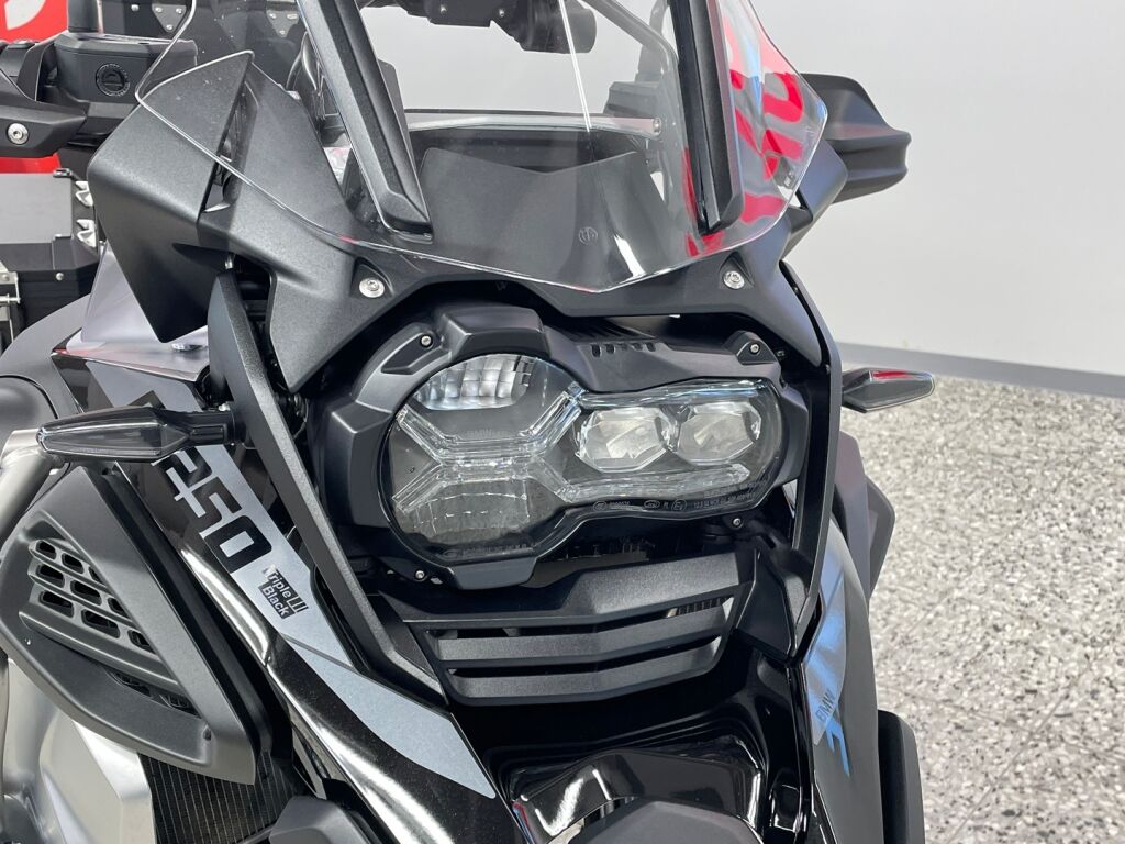 BMW R 2023 Musta