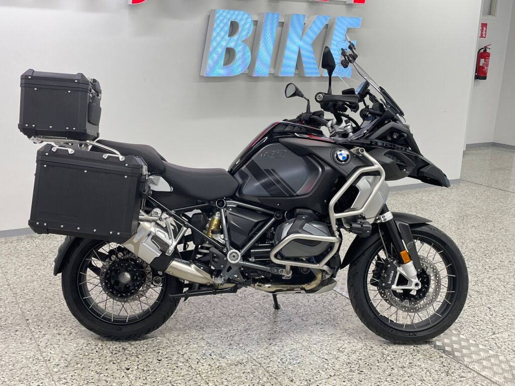 BMW R 2023 Musta