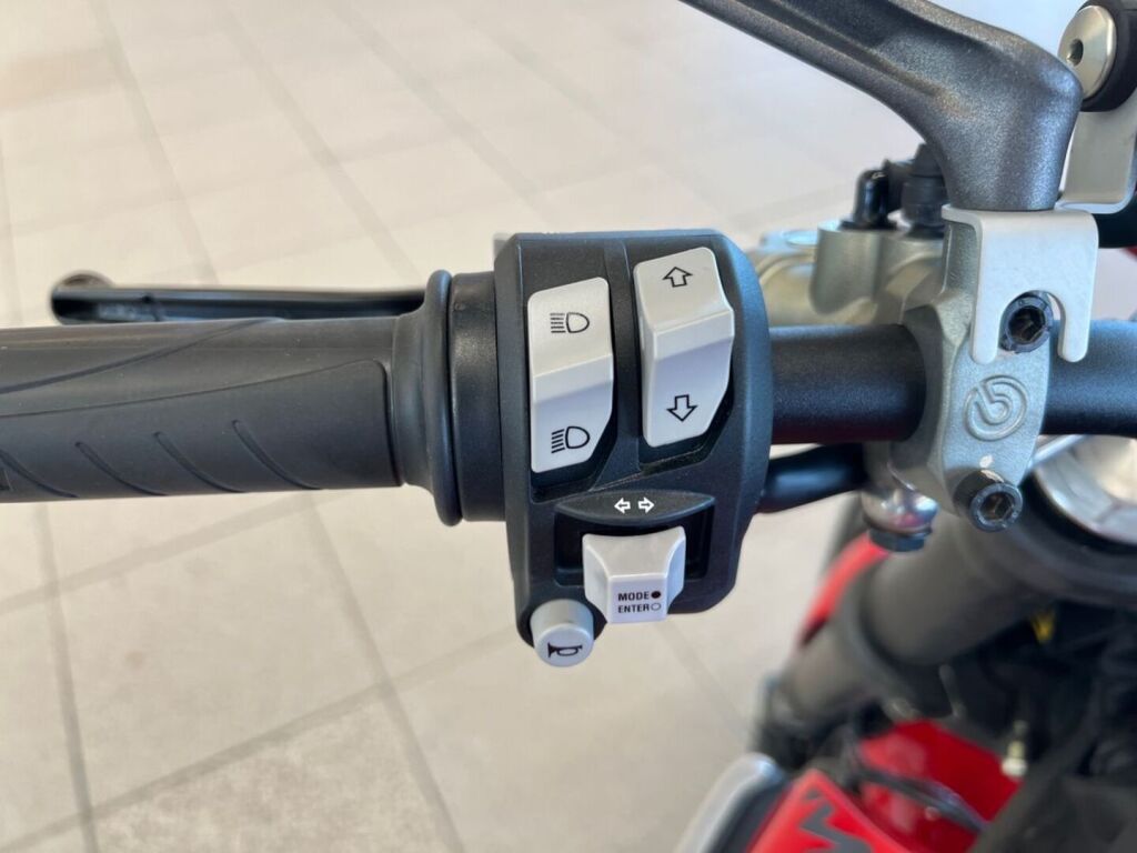 Ducati MONSTER 2021 
